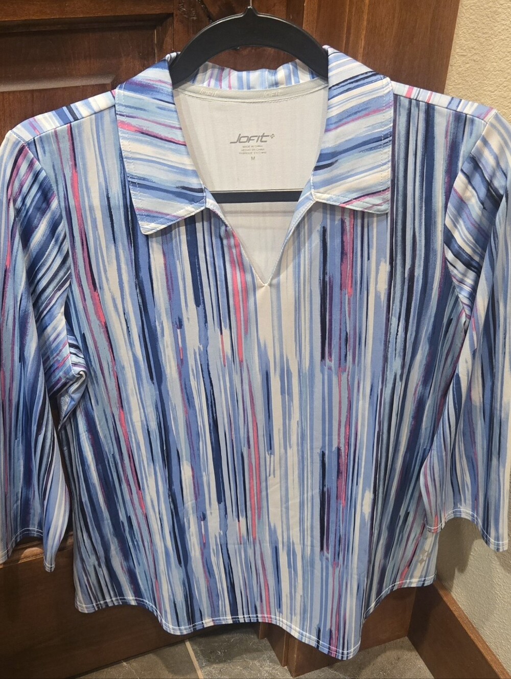 Jofit 3/4 Sleeve V-Neck Top. Blue Pink White Streaked Pattern. Size Medium. EUC!